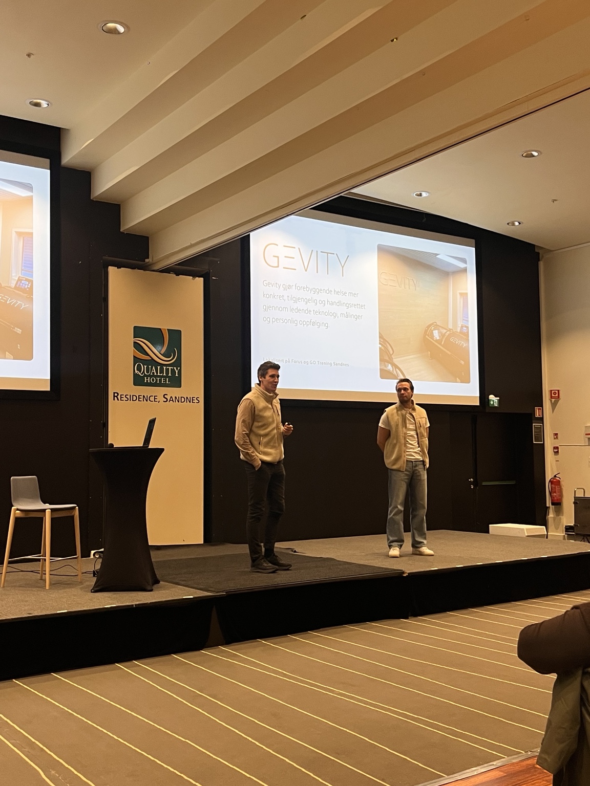 Presentasjon av Gevity fra scenen på nettverkssamlingen